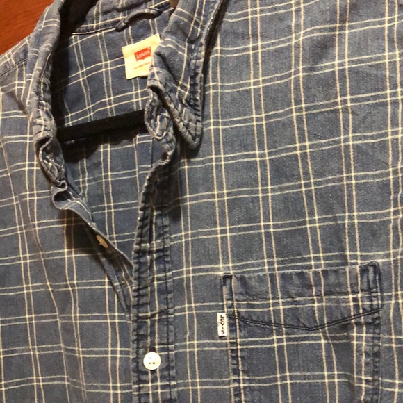 Cotton casual Levi’s button down shirt - Picture 2 of 3